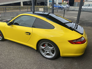 Covering 3M jaune ultra Gloss Racing et capot carbone