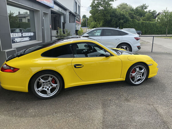 Covering 3M jaune ultra Gloss Racing et capot carbone